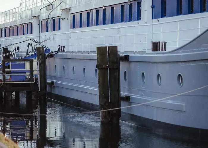 Arcona - Uebernachten Auf Dem Wasser - Direkt Am Bontekai