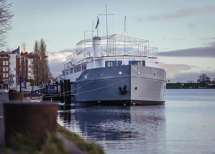Arcona - Uebernachten Auf Dem Wasser - Direkt Am Bontekai